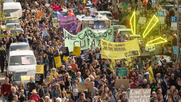 Klima-Demo in Berlin: Amnesty-Mitglieder unterstützen den Globalen Klimstreik und gehen gemeinsam mit den Aktivist*innen von Fridays for Future am 20. September 2019 in Berlin auf die Straße. Protect the Protest!